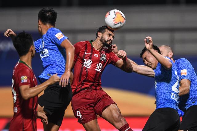 书写NBA新纪录！詹姆斯父子同时登场创造历史