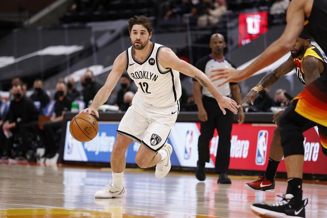 罗伯逊：每场比赛斯洛特都会改变球员职责